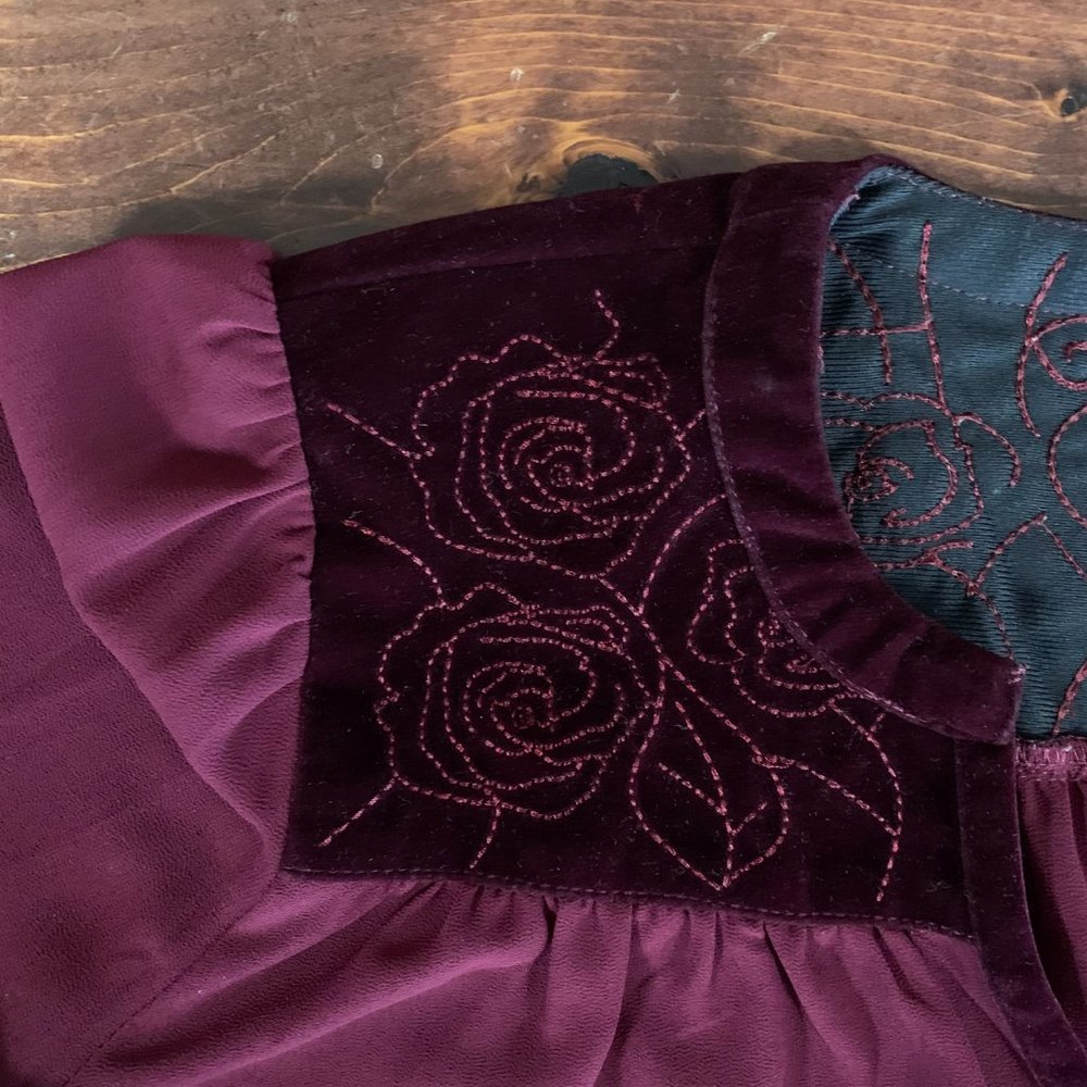 Love Riche Maroon Large Long Sleeve Floral Velvet Detail Plunge Neck Blouse EUC - Picture 7 of 14